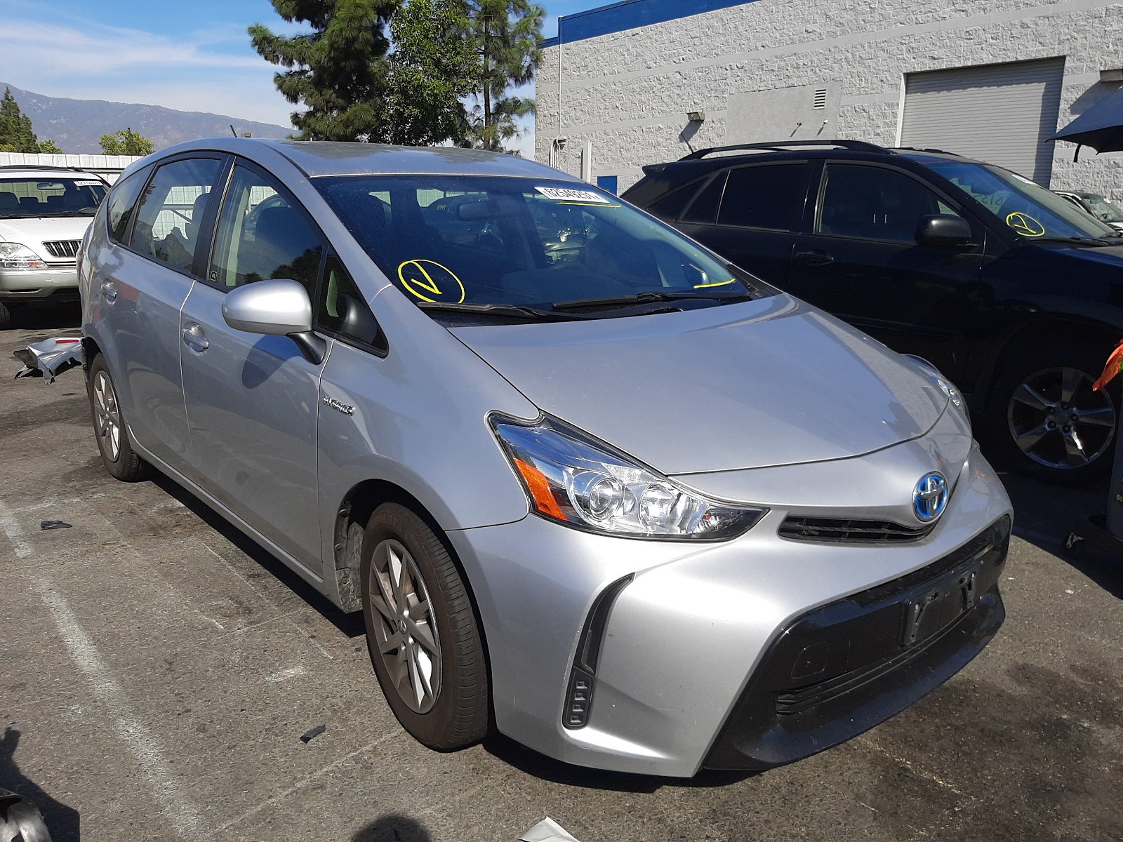 Photo 1 from auction – 2017 TOYOTA PRIUS V with VIN JTDZN3EUXHJ067930