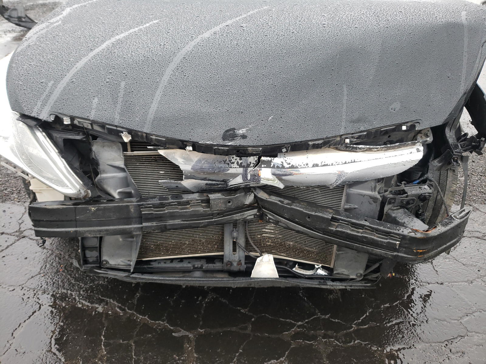 Photo 7 from auction – 2011 HYUNDAI SONATA SE with VIN 5NPEC4AC8BH038904