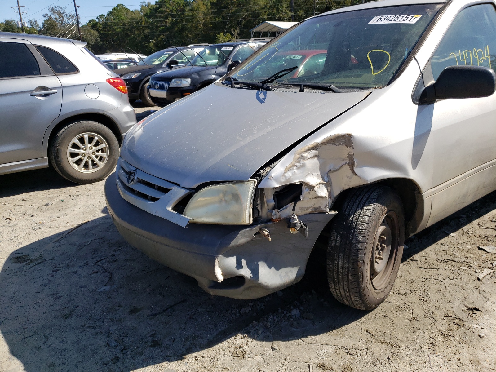 Photo 9 from auction – 2002 TOYOTA SIENNA CE with VIN 4T3ZF19C22U481151
