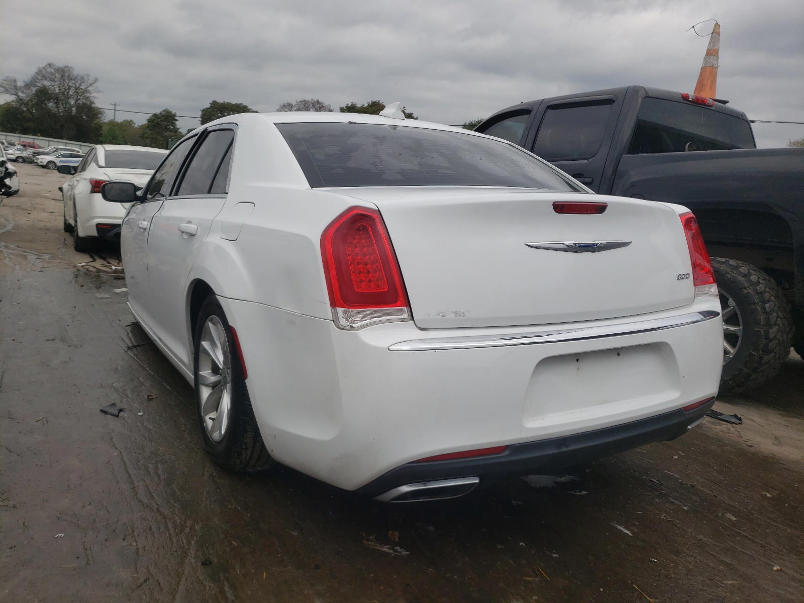 Photo 3 from auction – 2015 CHRYSLER 300 LIMITE with VIN 2C3CCAAG3FH743055