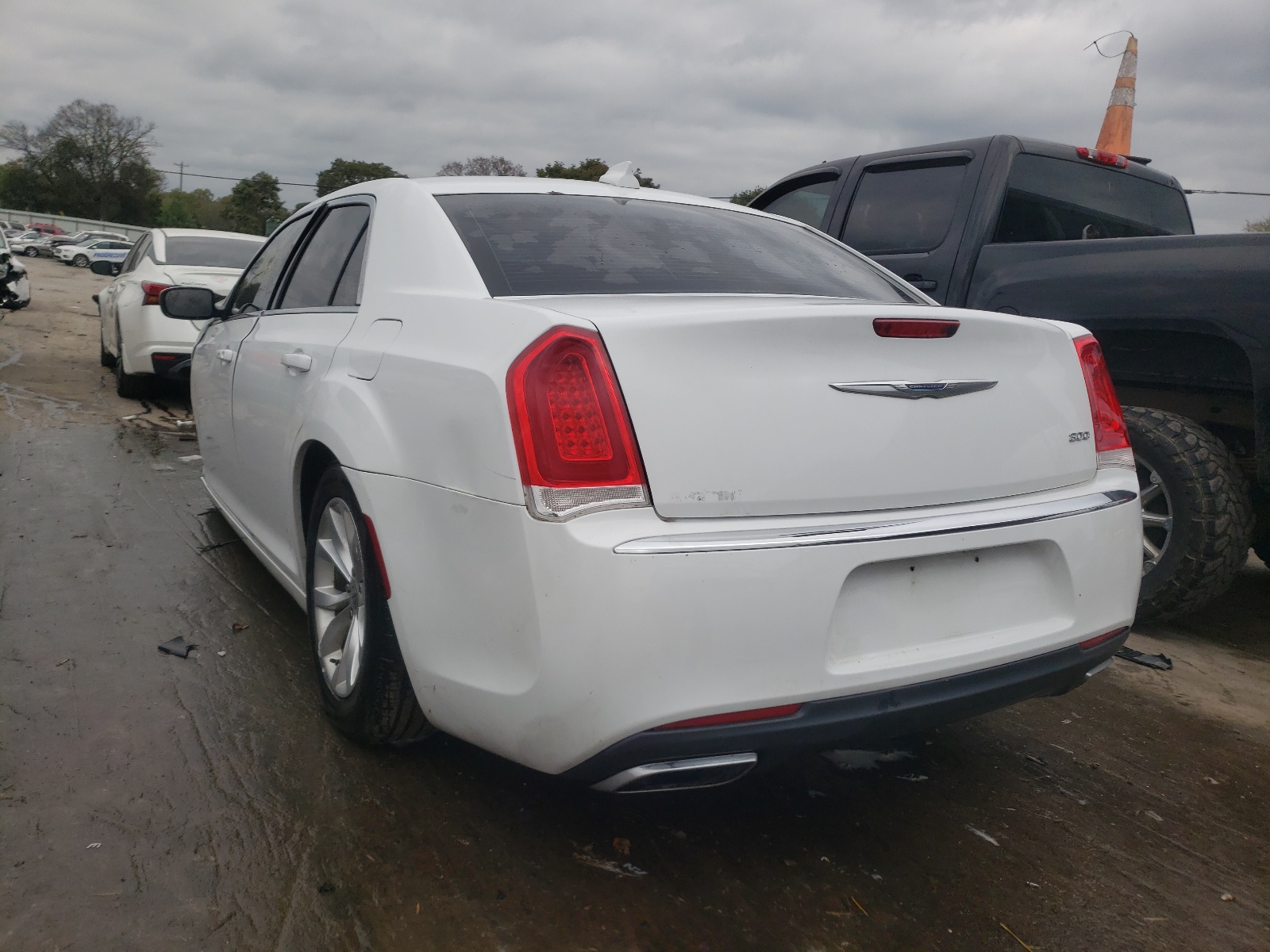 Фото 3 с аукциона – 2015 CHRYSLER 300 LIMITE с VIN 2C3CCAAG3FH743055