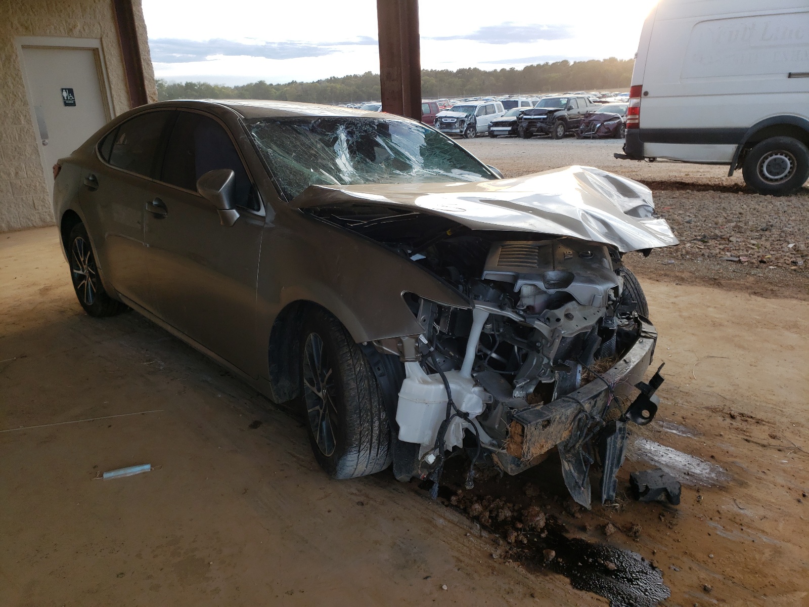 Фото 1 с аукциона – 2016 LEXUS ES 350 с VIN 58ABK1GG1GU034757