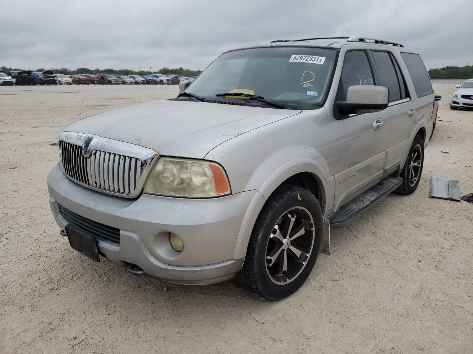 Photo 2 from auction – 2003 LINCOLN NAVIGATOR with VIN 5LMFU27R03LJ15675