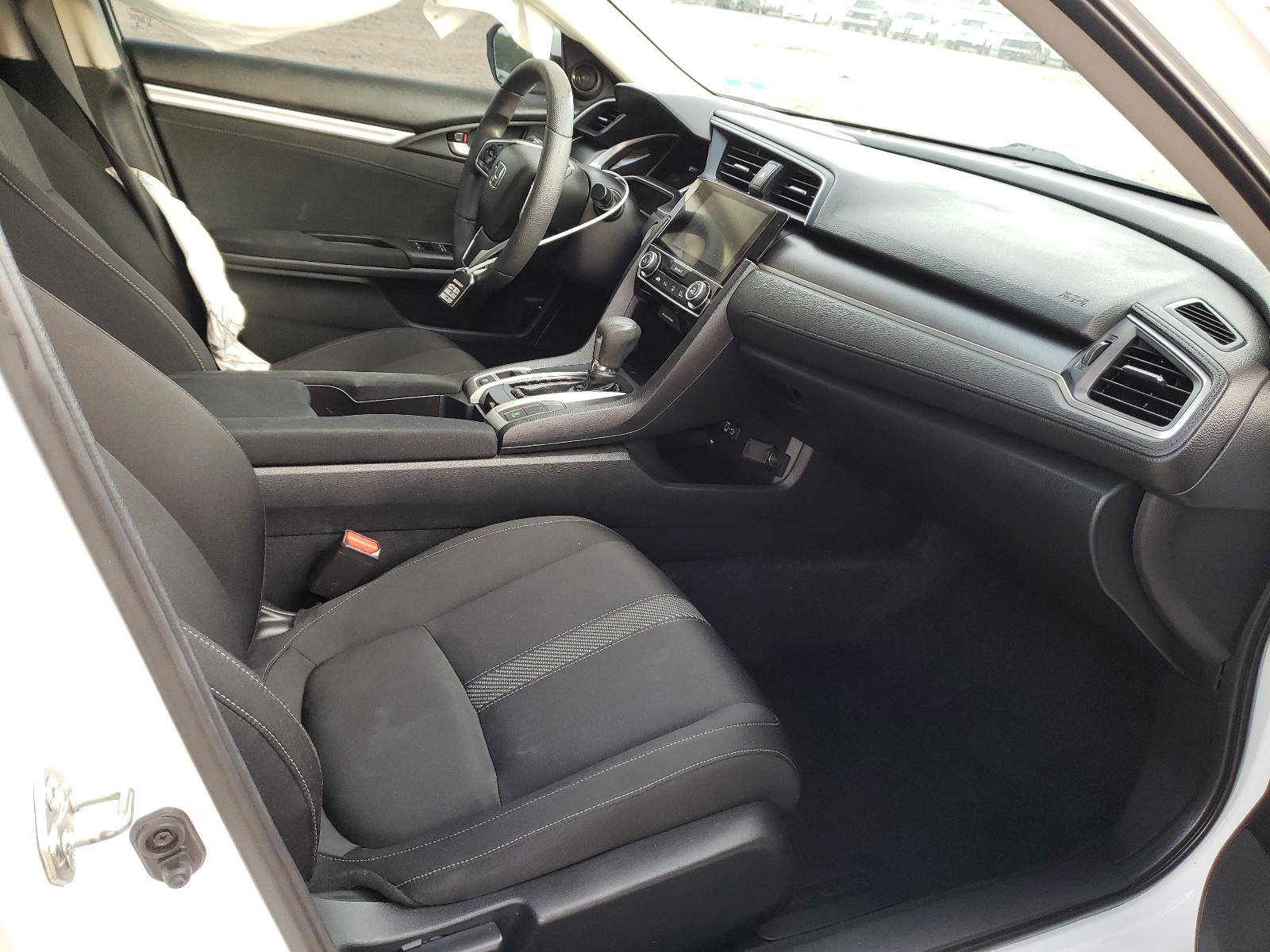 Photo 5 from auction – 2017 HONDA CIVIC EX with VIN 19XFC2F74HE002256