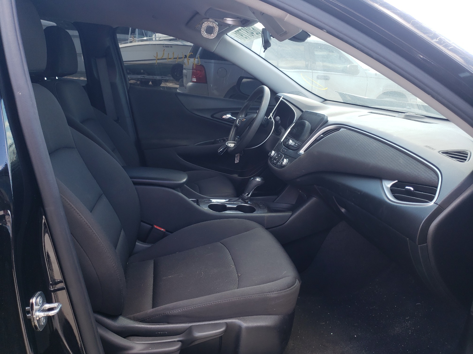 Photo 5 from auction – 2020 CHEVROLET MALIBU LS with VIN 1G1ZB5ST7LF030595