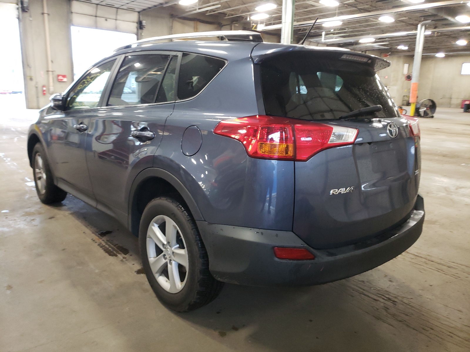 Photo 3 from auction – 2014 TOYOTA RAV4 XLE with VIN JTMWFREV9ED039770