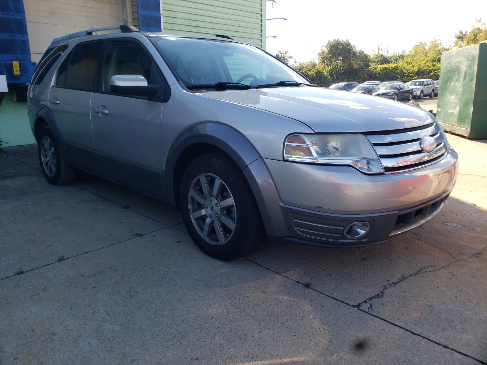 FORD TAURUS X S 2008 with VIN 1FMDK02W68GA13282 - Photo from auction