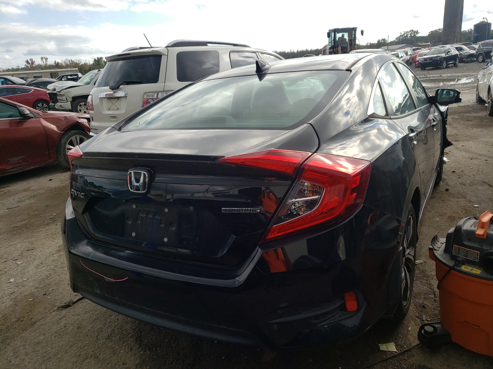 Photo 4 from auction – 2017 HONDA CIVIC TOUR with VIN 2HGFC1F90HH650145