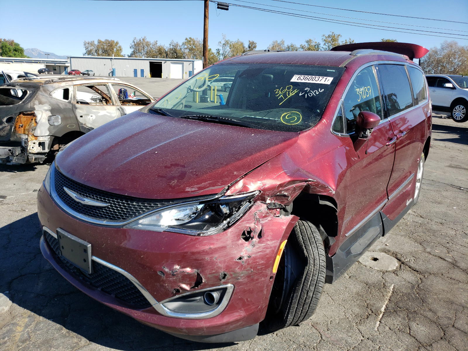 Photo 2 from auction – 2018 CHRYSLER PACIFICA T with VIN 2C4RC1BG9JR340494