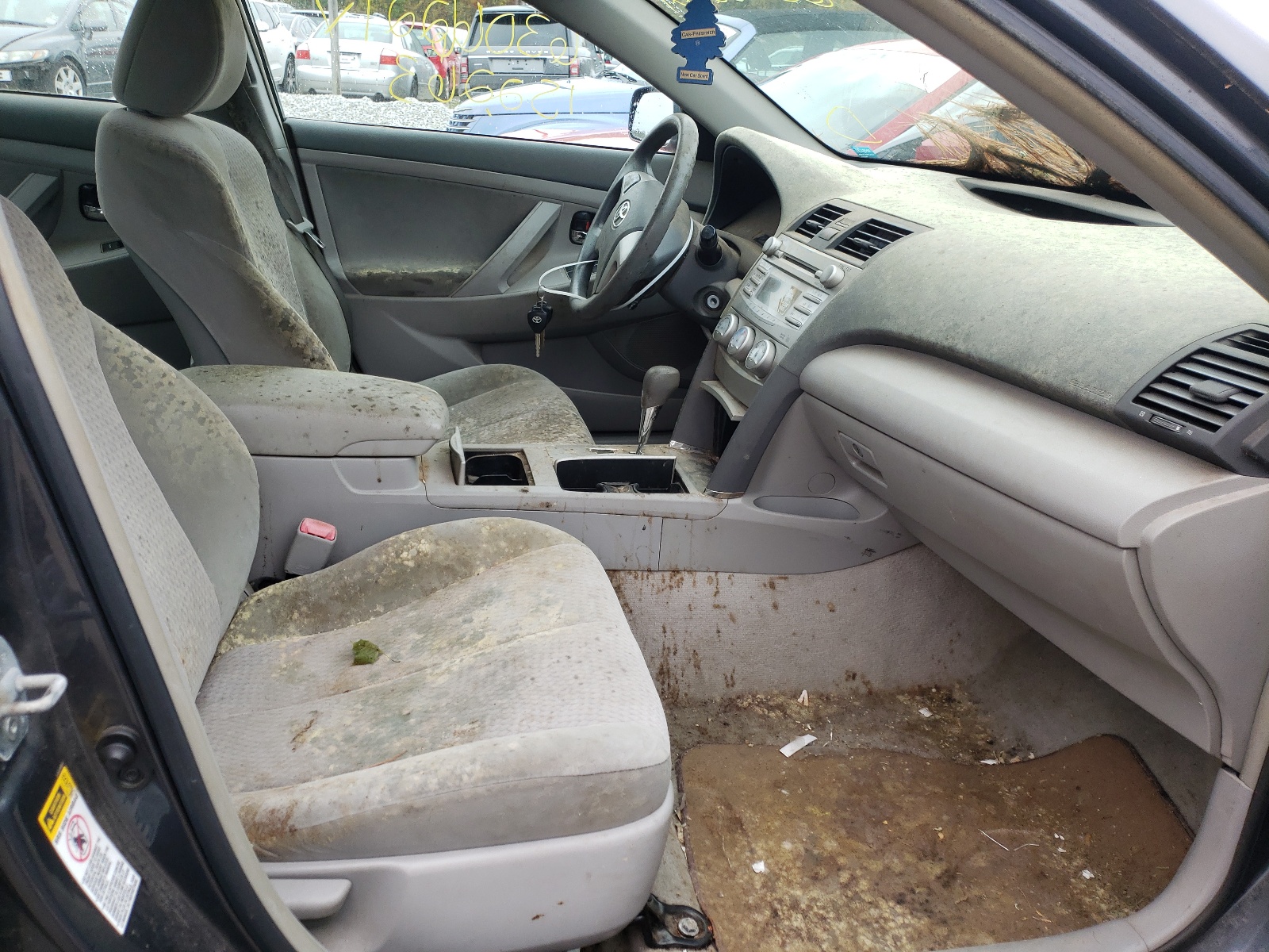 Photo 5 from auction – 2010 TOYOTA CAMRY with VIN 4T1BF3EK0AU098911