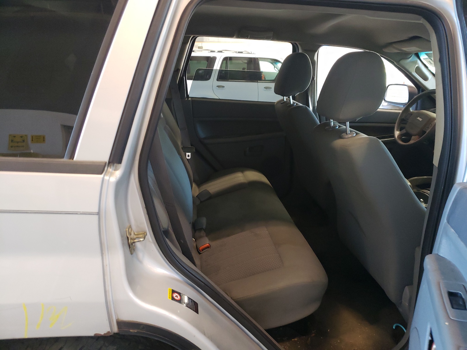 Photo 6 from auction – 2005 JEEP GRAND CHER with VIN 1J8HS48N25C557866