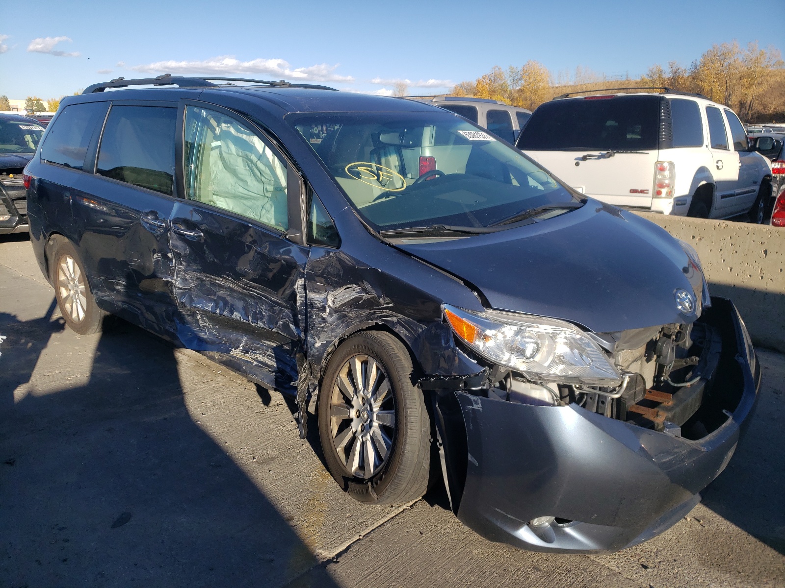TOYOTA SIENNA XLE 2015 with VIN 5TDDK3DC7FS102452 - Photo from auction