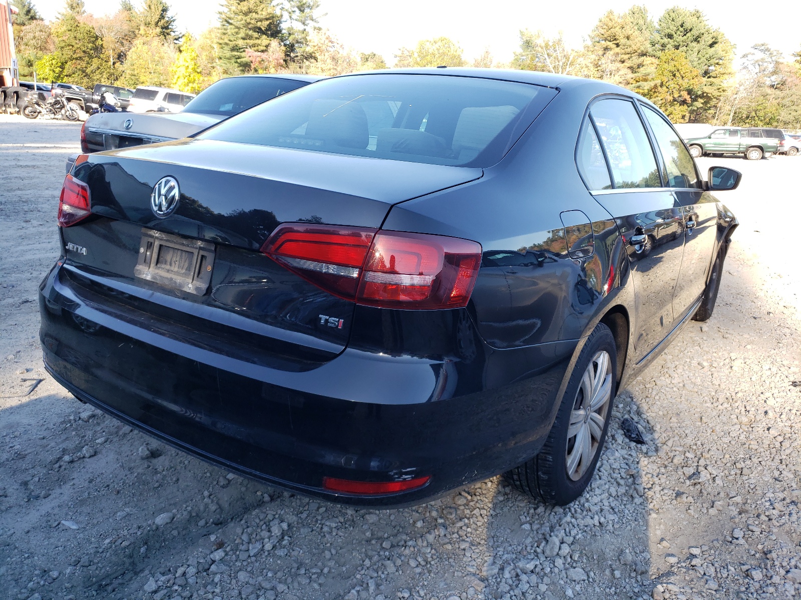Photo 4 from auction – 2017 VOLKSWAGEN JETTA S with VIN 3VW2B7AJ2HM408671
