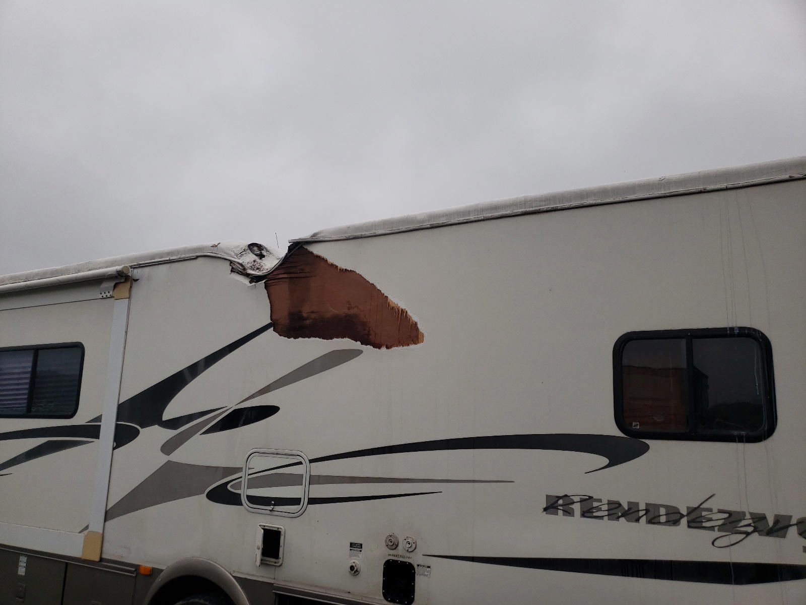 Photo 9 from auction – 2004 COAH TL with VIN 1FCNF53S720A09408