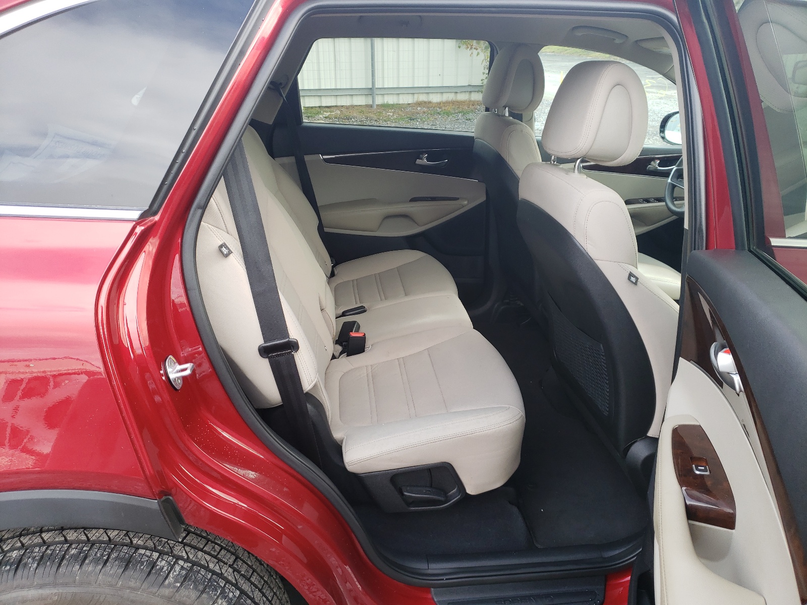 Photo 6 from auction – 2016 KIA SORENTO LX with VIN 5XYPG4A37GG102832