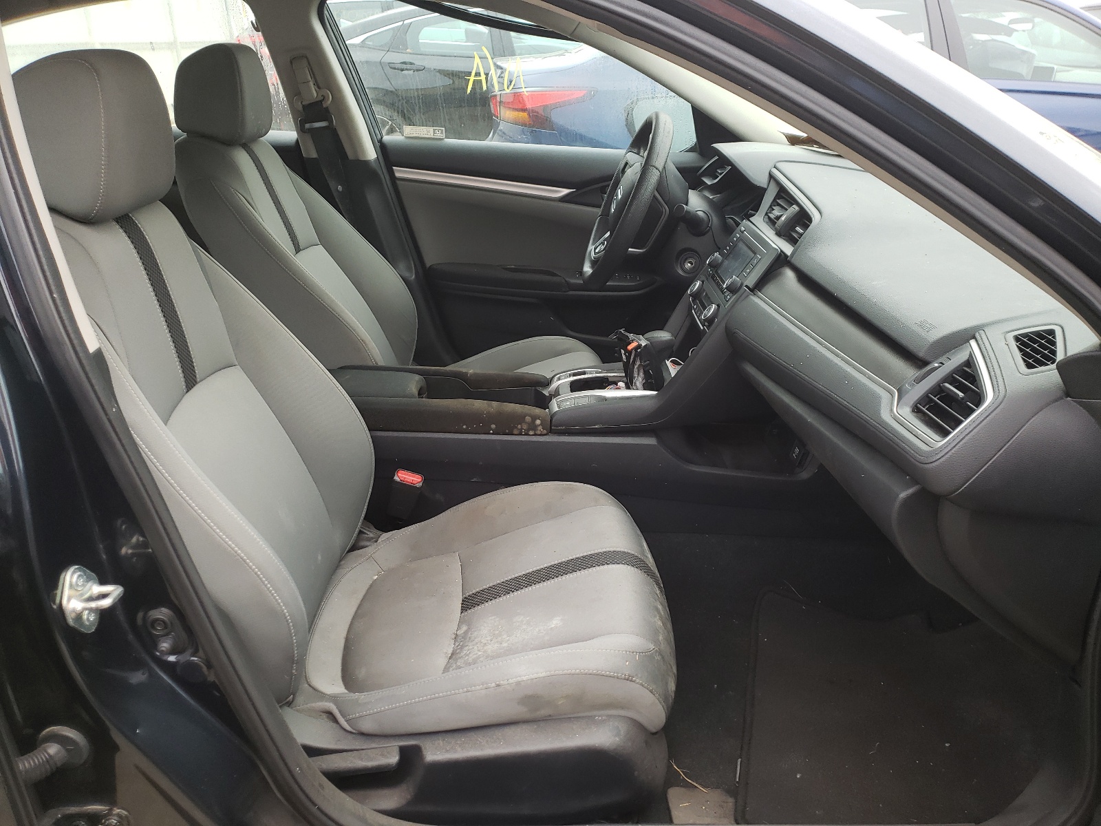 Photo 5 from auction – 2019 HONDA CIVIC LX with VIN 2HGFC2F67KH592862