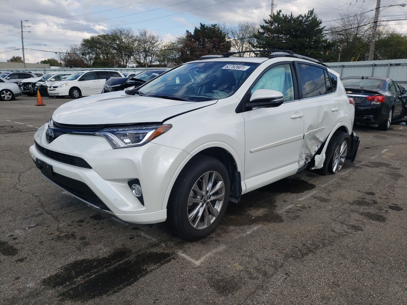 Photo 2 from auction – 2018 TOYOTA RAV4 LIMIT with VIN 2T3DFREV6JW803613