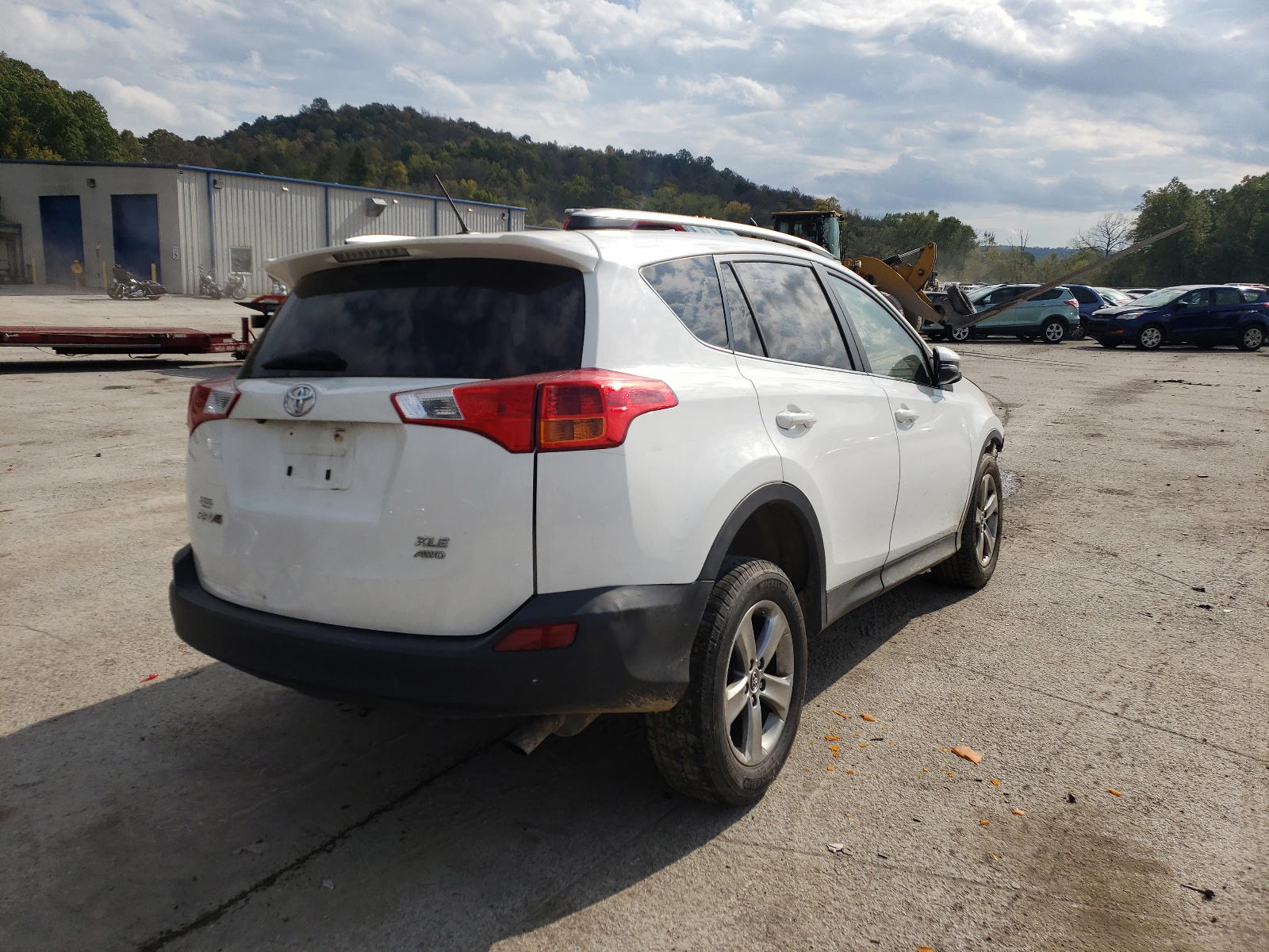 Photo 4 from auction – 2015 TOYOTA RAV4 XLE with VIN JTMRFREVXFD097983