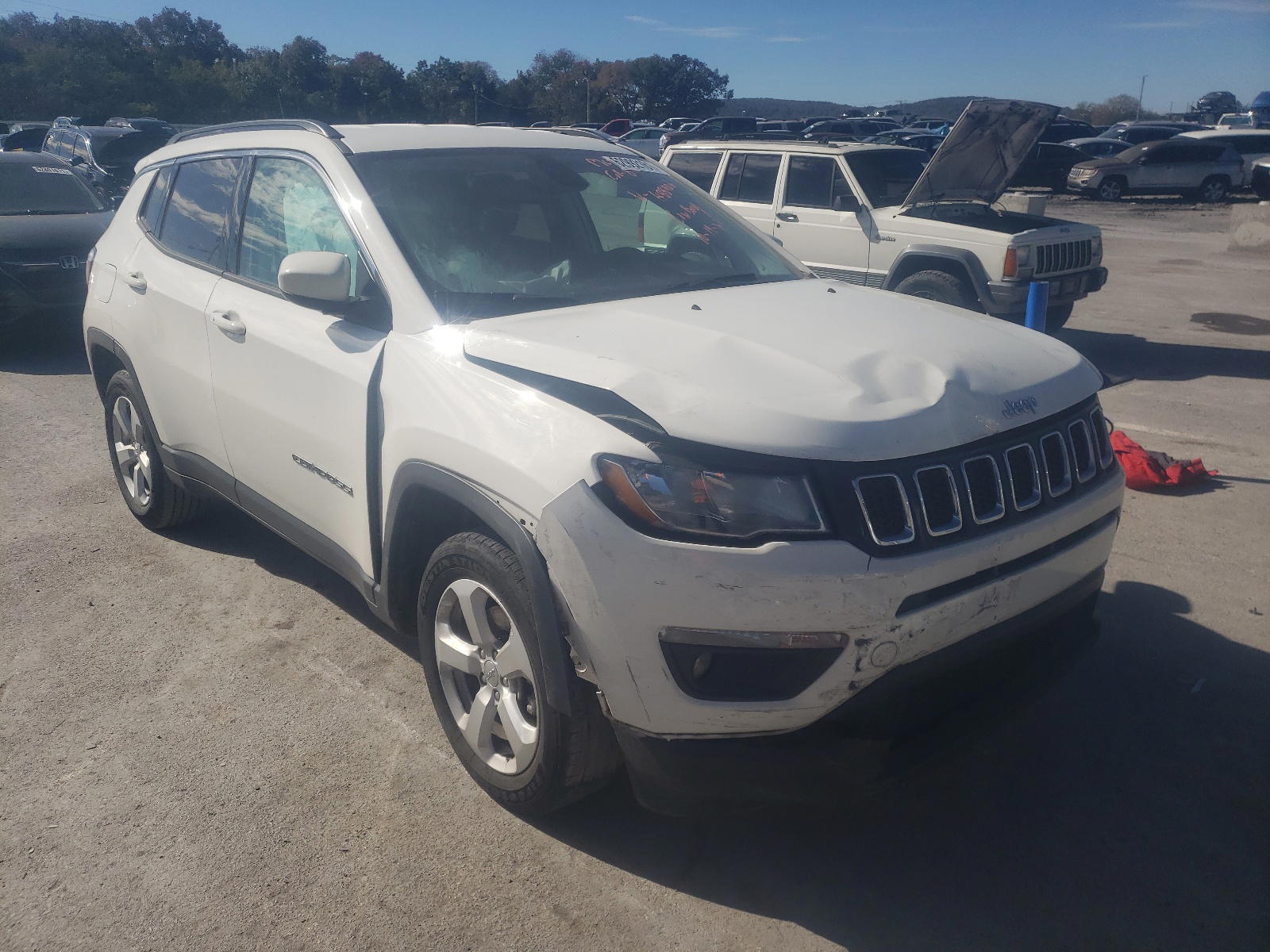 JEEP COMPASS LA 2018 with VIN 3C4NJCBB0JT488406 - Photo from auction