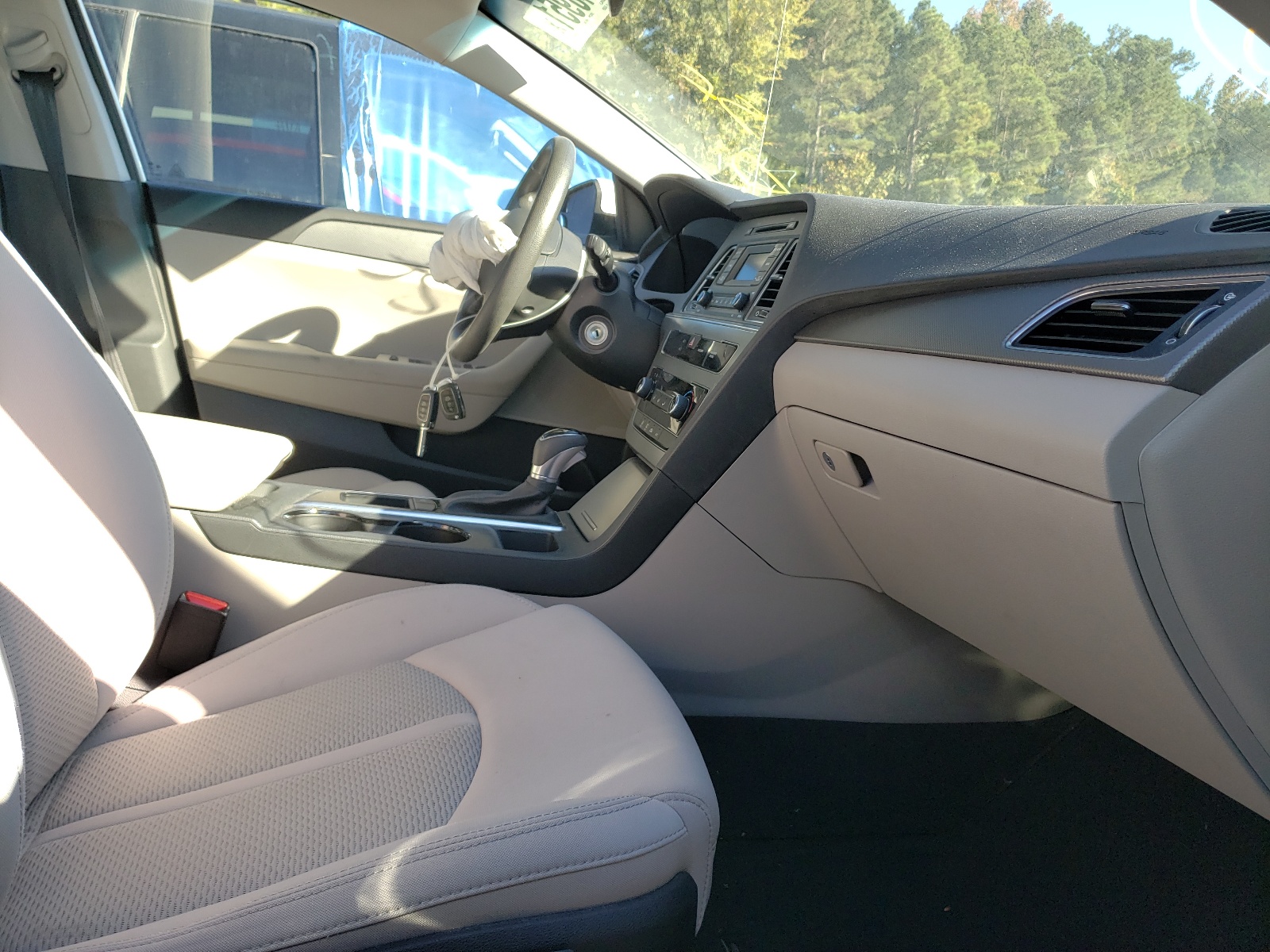 Photo 5 from auction – 2015 HYUNDAI SONATA SE with VIN 5NPE24AF4FH086824