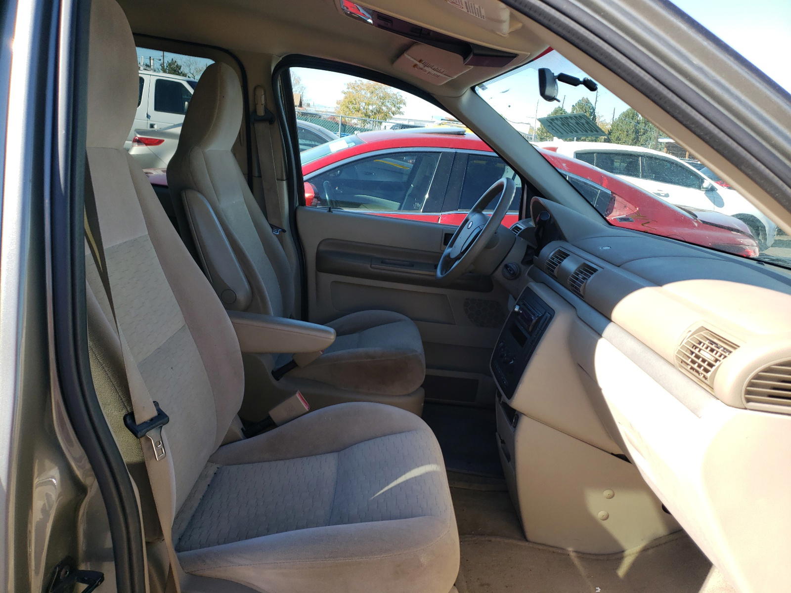 Photo 5 from auction – 2004 FORD FREESTAR S with VIN 2FMZA51684BB05728