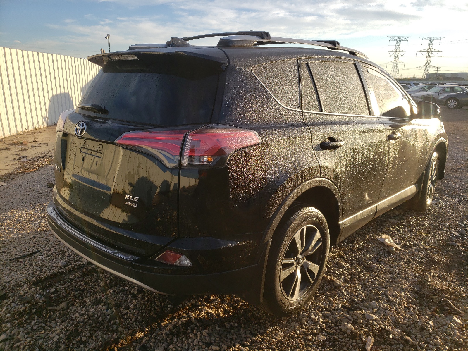 Photo 4 from auction – 2017 TOYOTA RAV4 XLE with VIN 2T3RFREV0HW591291