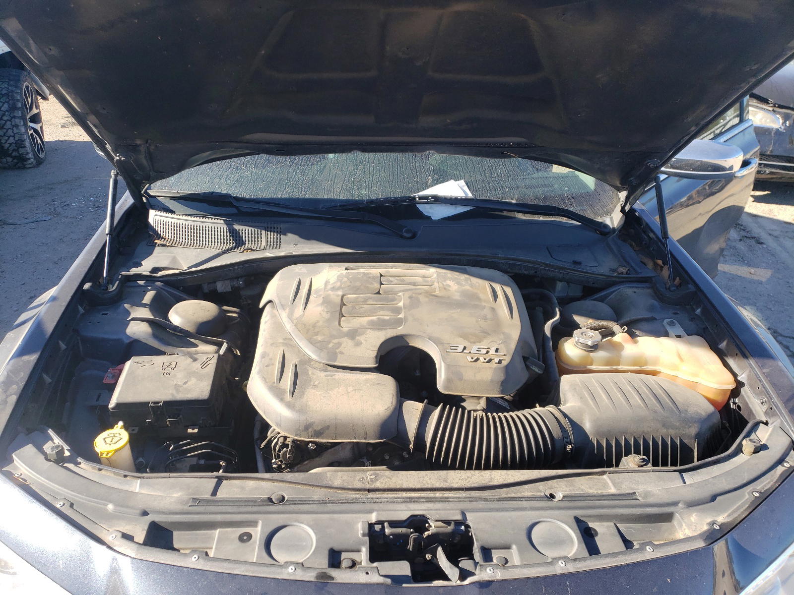 Photo 7 from auction – 2016 CHRYSLER 300C with VIN 2C3CCAEG1GH189686
