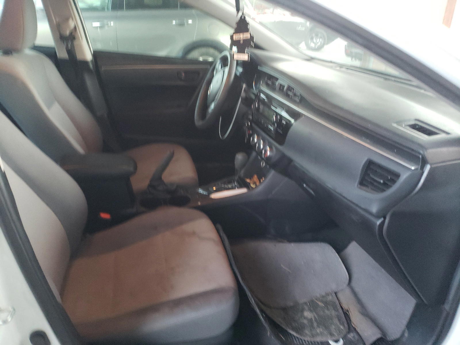 Photo 5 from auction – 2015 TOYOTA COROLLA L with VIN 2T1BURHE0FC472490