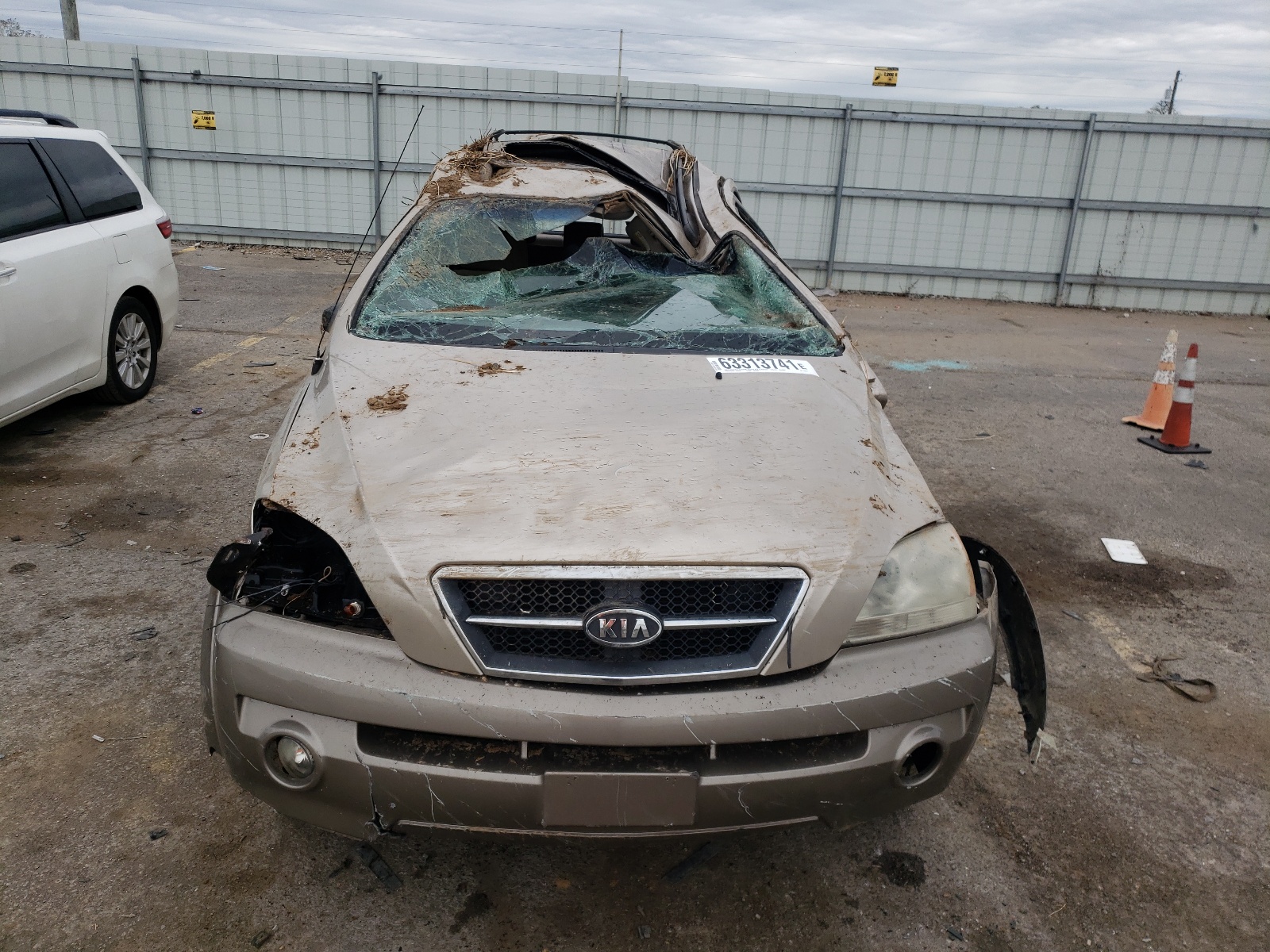 Photo 9 from auction – 2005 KIA SORENTO EX with VIN KNDJC733255426311