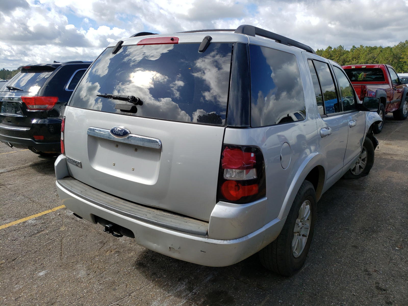 Photo 4 from auction – 2009 FORD EXPLORER X with VIN 1FMEU63E49UA21178