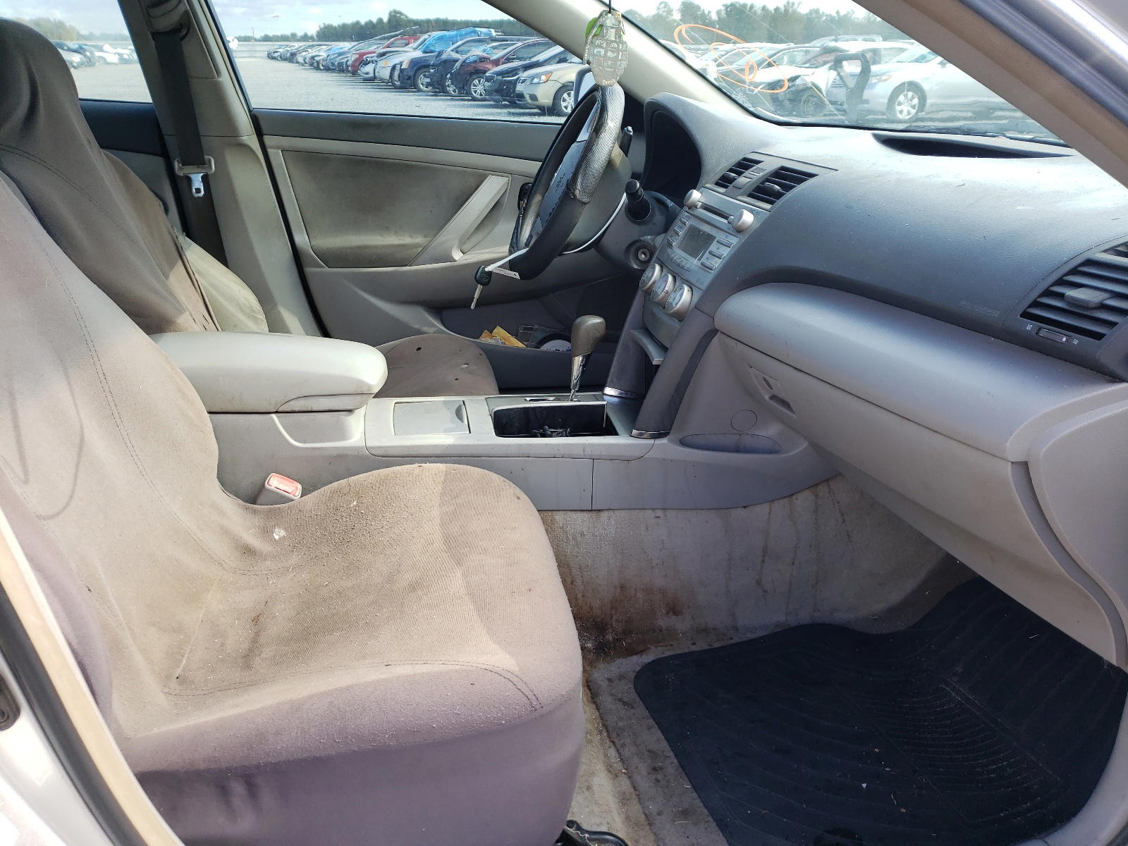 Photo 5 from auction – 2011 TOYOTA CAMRY BASE with VIN 4T1BF3EK8BU137181