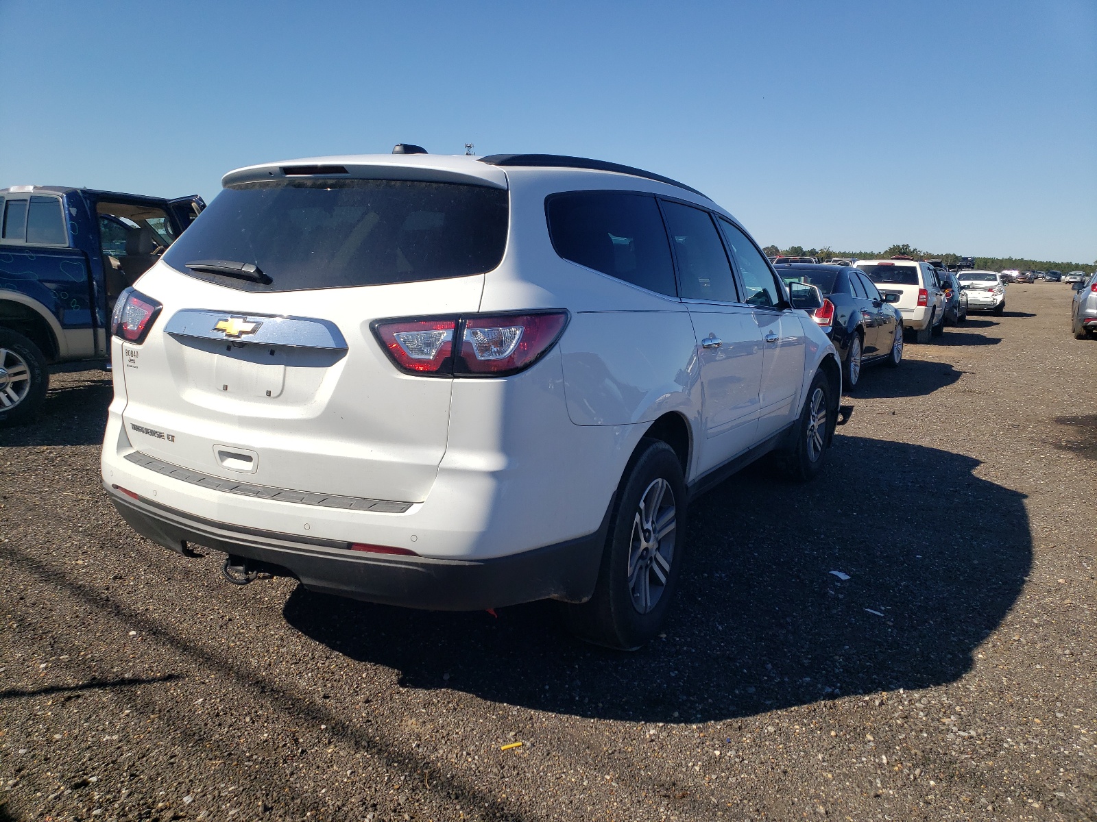 Photo 4 from auction – 2017 CHEVROLET TRAVERSE L with VIN 1GNKRGKD0HJ219691