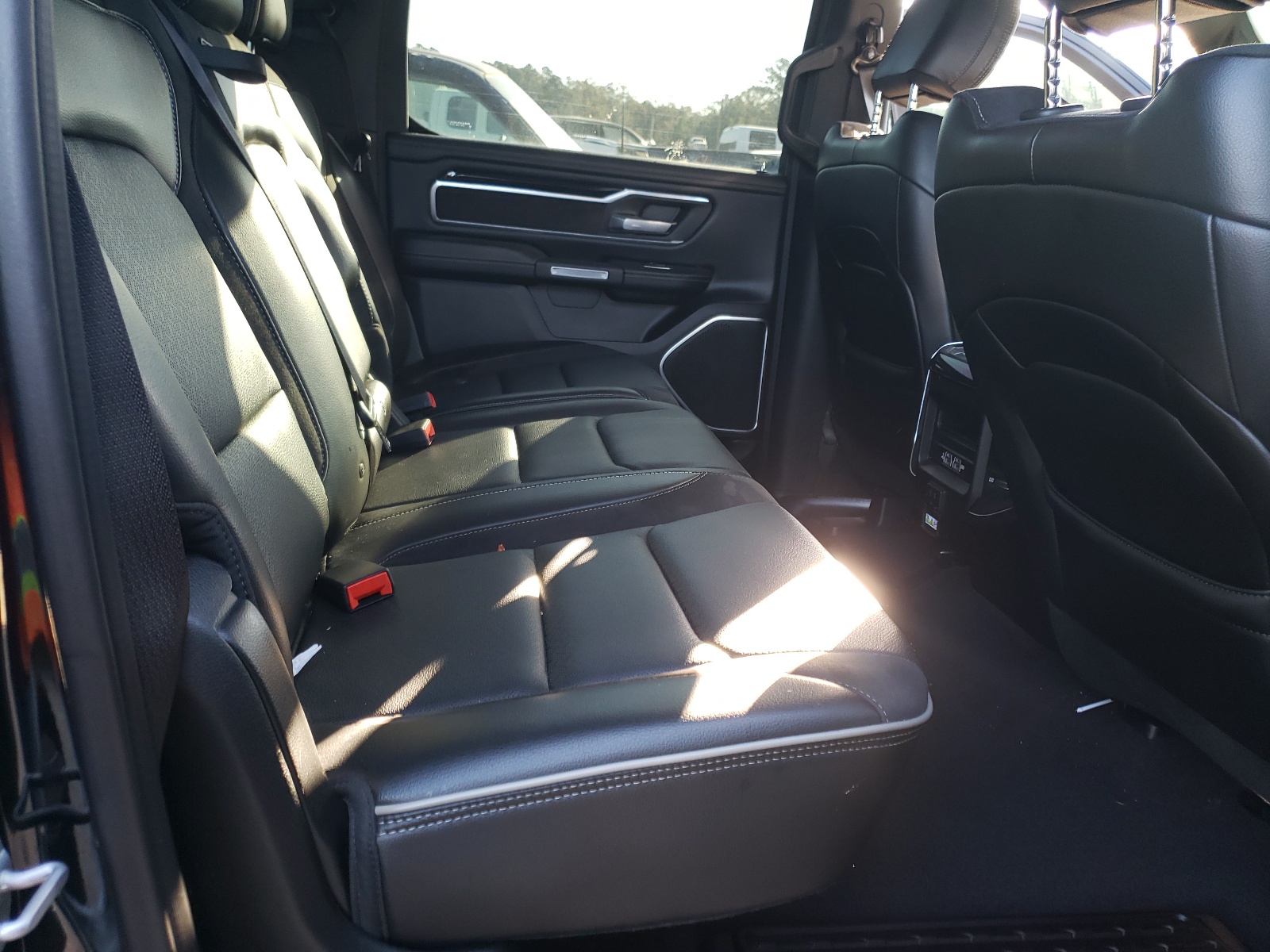 Photo 6 from auction – 2019 RAM 1500 LARAM with VIN 1C6RREJT3KN558683