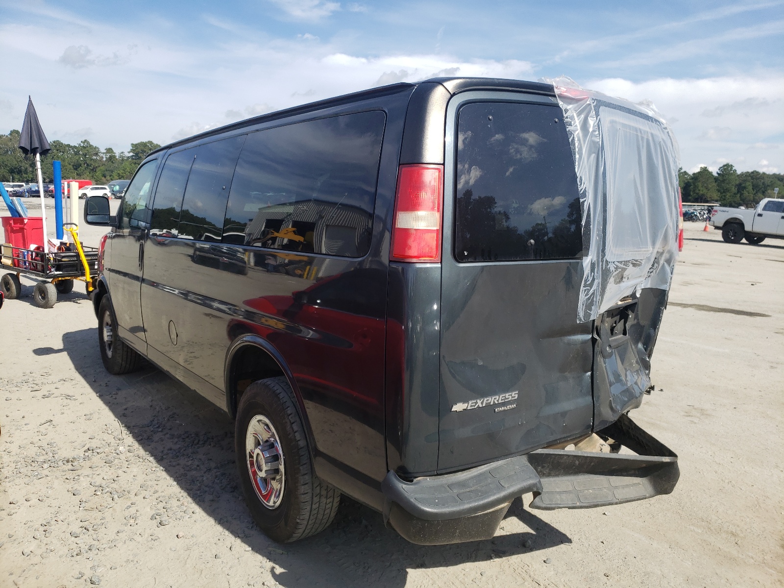 Photo 3 from auction – 2015 CHEVROLET EXPRESS G2 with VIN 1GNWGPFGXF1196509