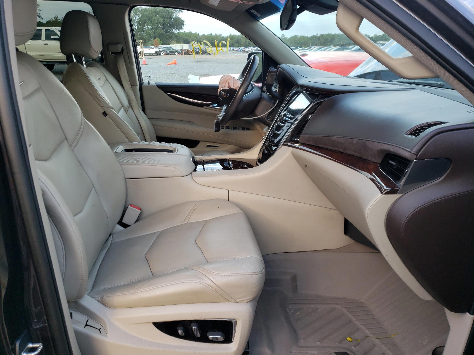 Photo 5 from auction – 2016 CADILLAC ESCALADE E with VIN 1GYS3HKJ4GR133493