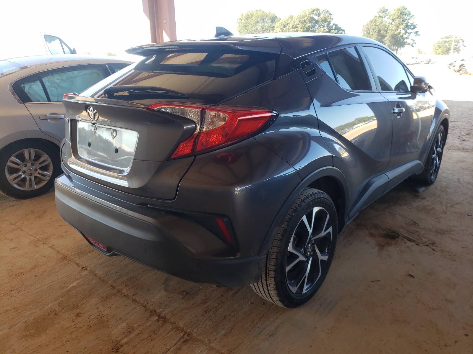 Photo 4 from auction – 2018 TOYOTA C-HR XLE with VIN NMTKHMBX9JR052002