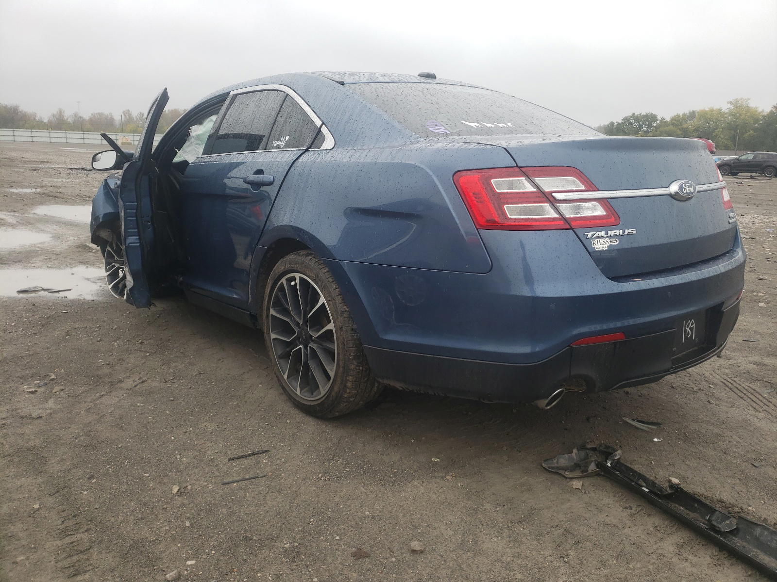 Photo 3 from auction – 2018 FORD TAURUS SEL with VIN 1FAHP2E80JG116189