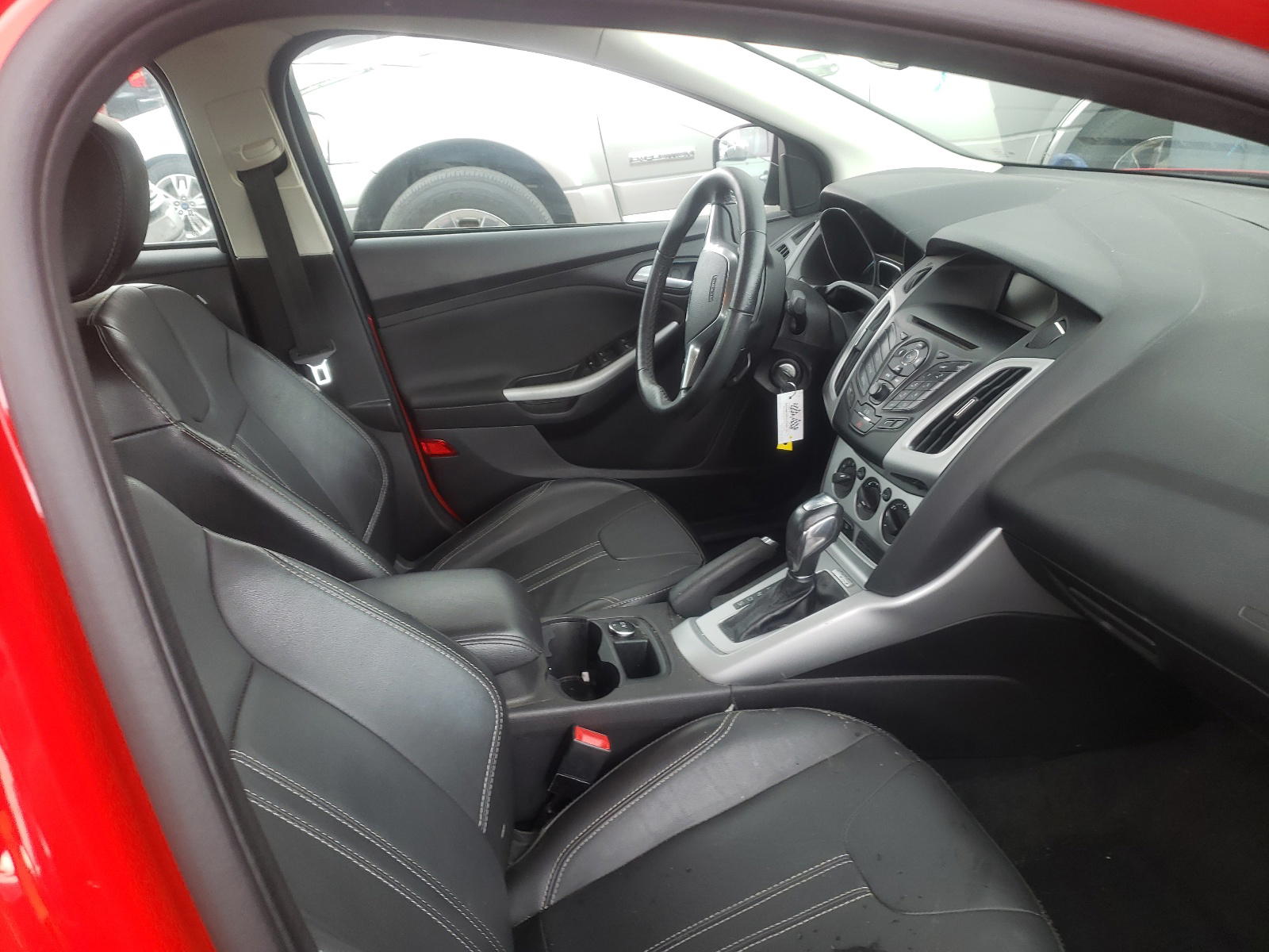 Photo 5 from auction – 2014 FORD FOCUS SE with VIN 1FADP3F25EL333376