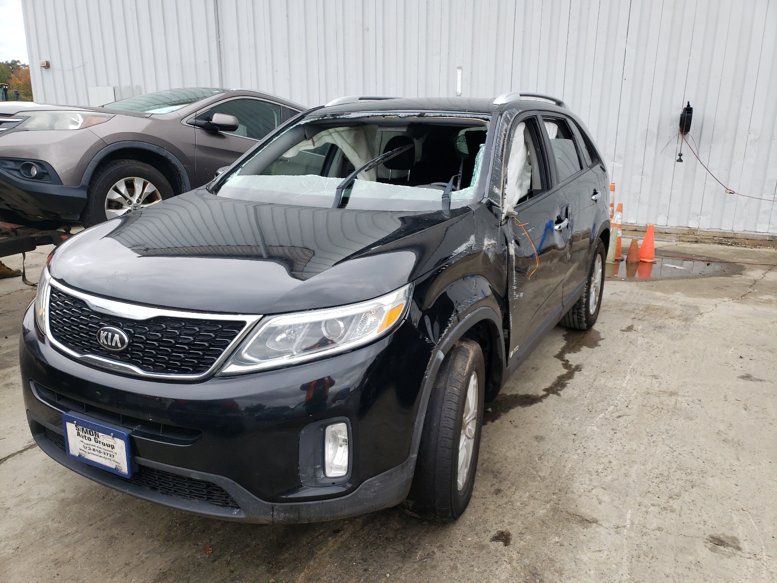 Photo 2 from auction – 2015 KIA SORENTO LX with VIN 5XYKTCA63FG562420