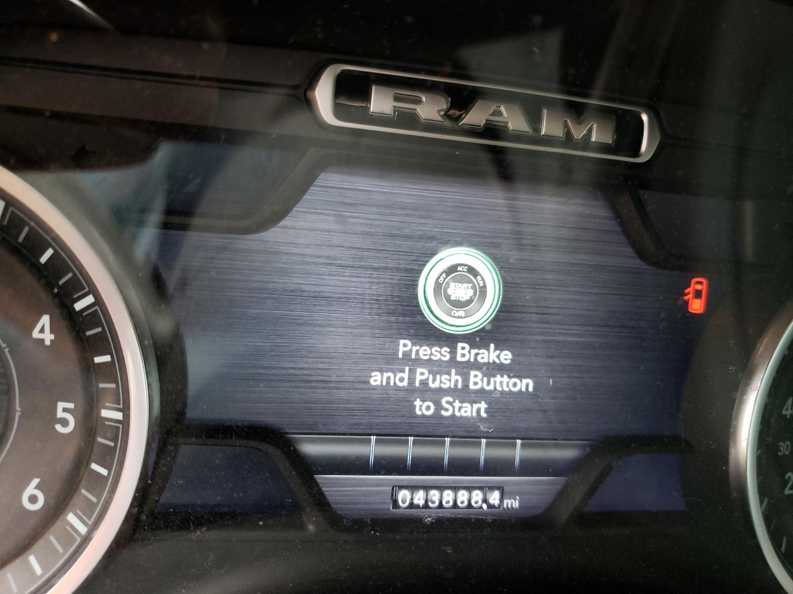 Photo 8 from auction – 2019 RAM 1500 BIG H with VIN 1C6SRFFT1KN575823