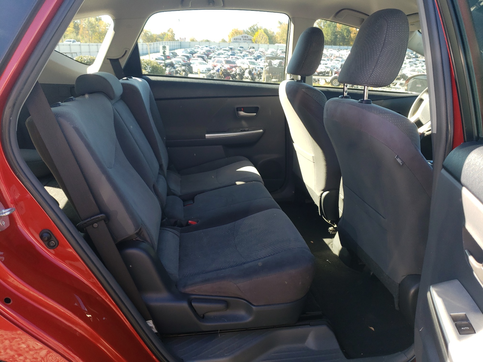 Photo 6 from auction – 2013 TOYOTA PRIUS V with VIN JTDZN3EU9D3221252