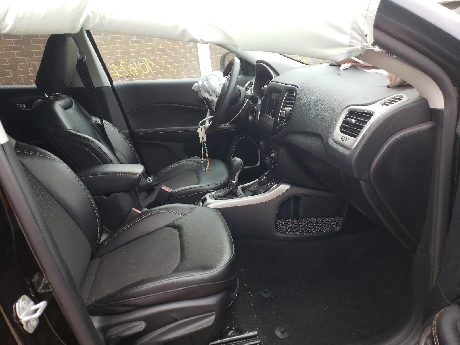 Photo 5 from auction – 2020 JEEP COMPASS LA with VIN 3C4NJDBB3LT115935