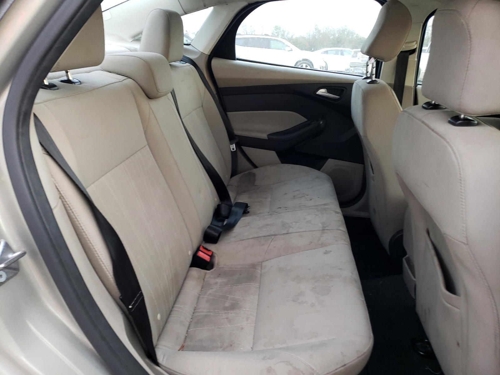 Photo 6 from auction – 2016 FORD FOCUS SE with VIN 1FADP3F27GL221052