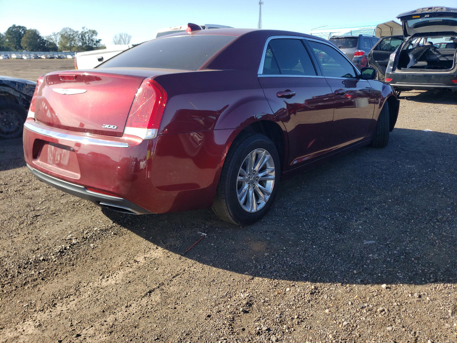 Photo 4 from auction – 2017 CHRYSLER 300 LIMITE with VIN 2C3CCAAG0HH553023