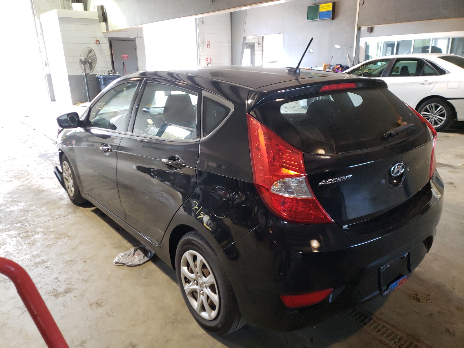 Photo 3 from auction – 2014 HYUNDAI ACCENT GLS with VIN KMHCT5AE2EU197132
