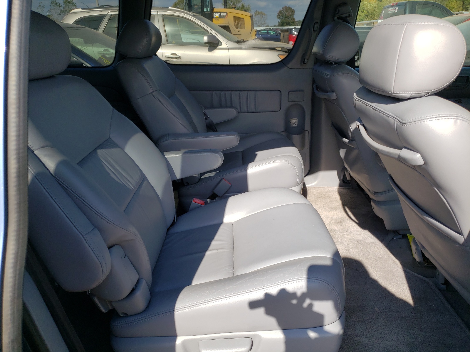 Photo 6 from auction – 2003 TOYOTA SIENNA LE with VIN 4T3ZF13C83U541962