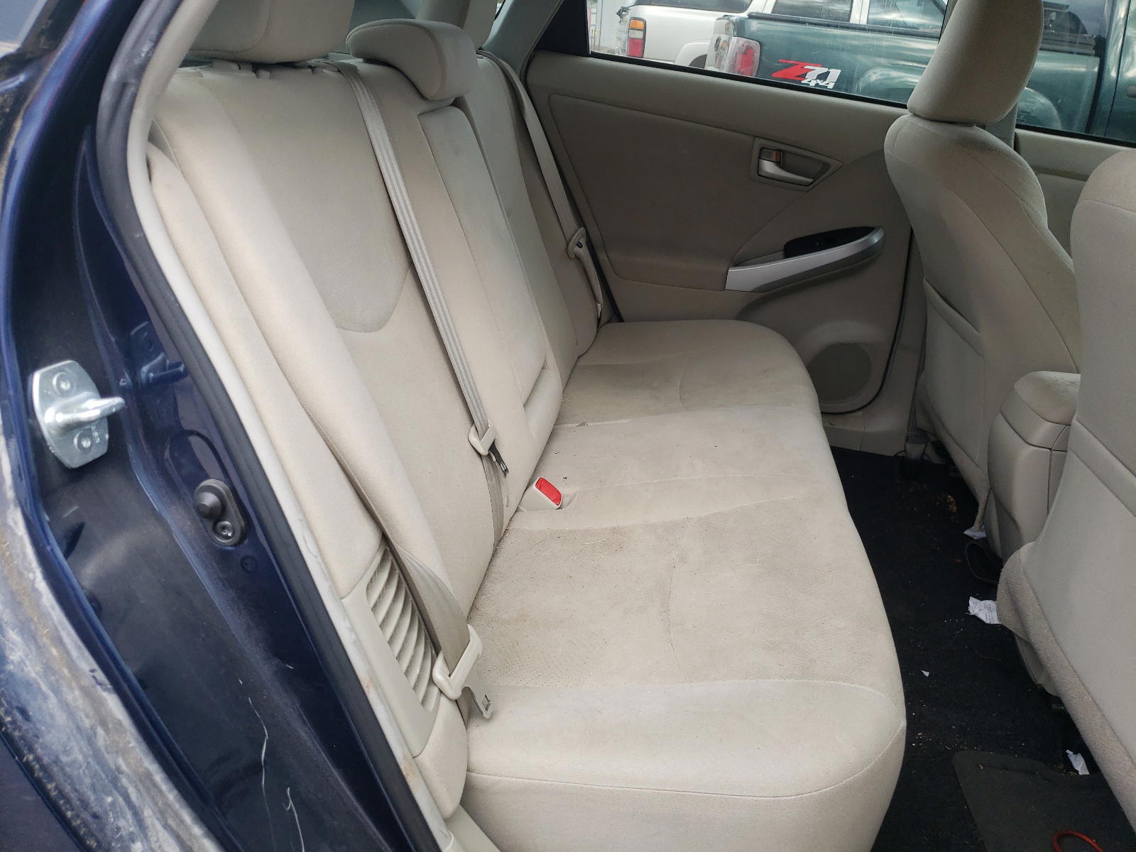Photo 6 from auction – 2015 TOYOTA PRIUS with VIN JTDKN3DU4F0405246