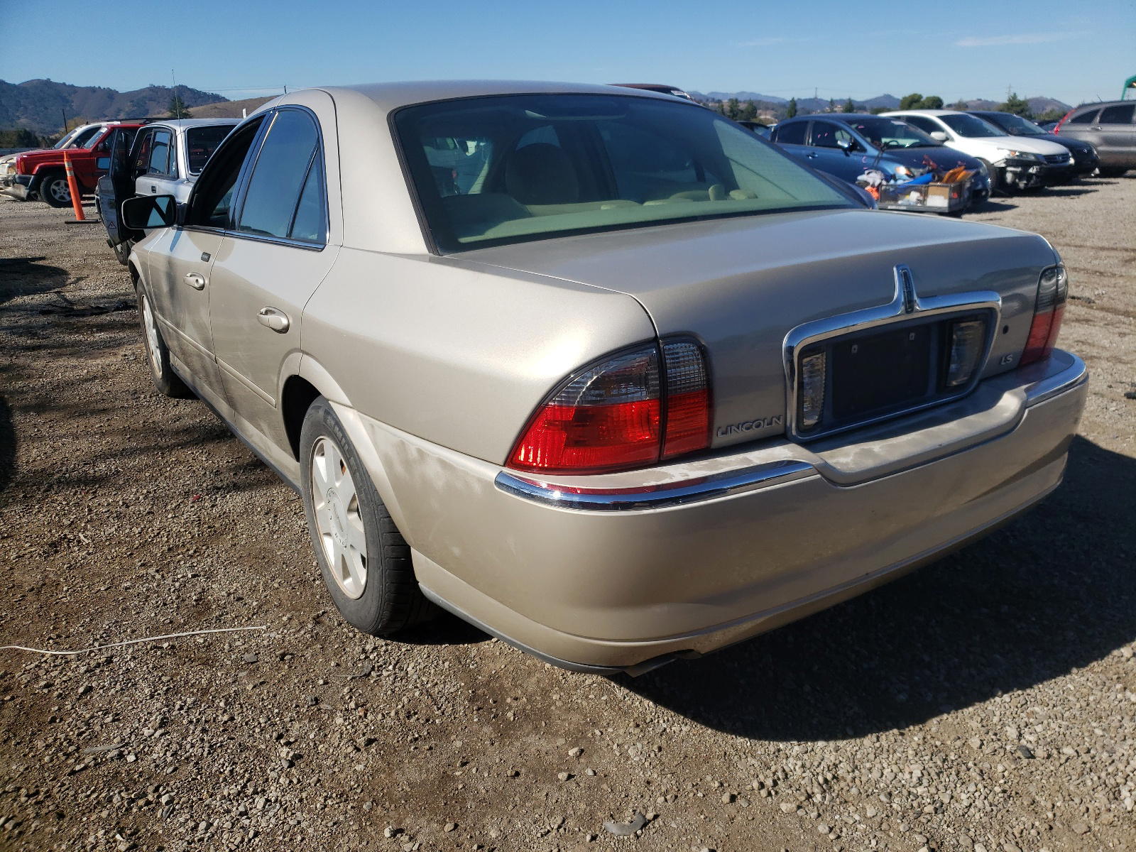 Photo 3 from auction – 2005 LINCOLN LS with VIN 1LNHM86S75Y600789