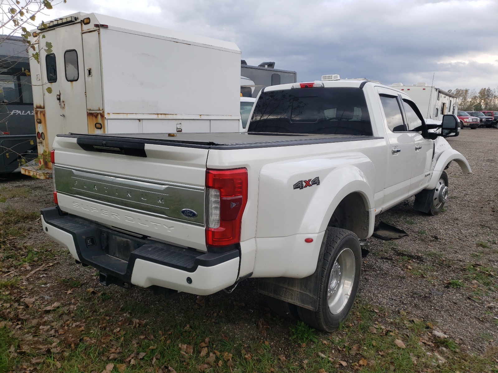 Photo 4 from auction – 2017 FORD F450 SUPER with VIN 1FT8W4DT2HED13689