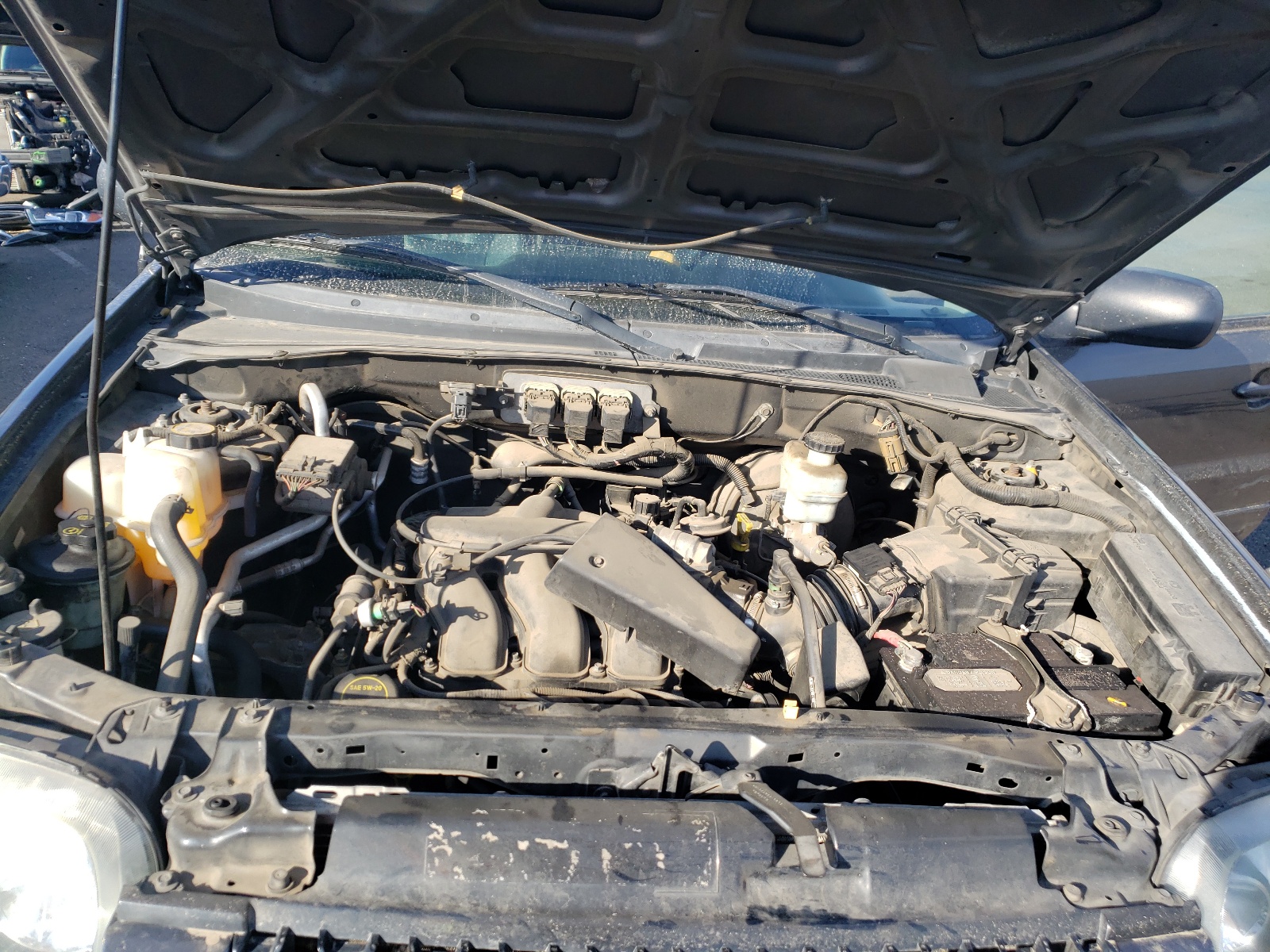 Фото 7 с аукциона – 2005 FORD ESCAPE LIM с VIN 1FMCU94165KD74645